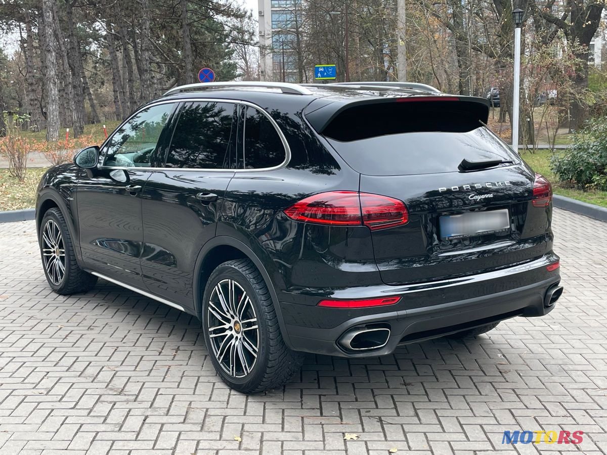 2015' Porsche Cayenne photo #3