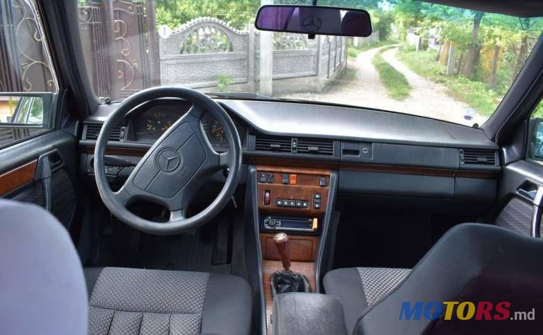 1992' Mercedes-Benz 124 photo #3