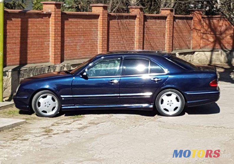 2000' Mercedes-Benz E photo #2