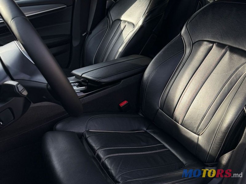 2018' BMW 5 Series photo #5