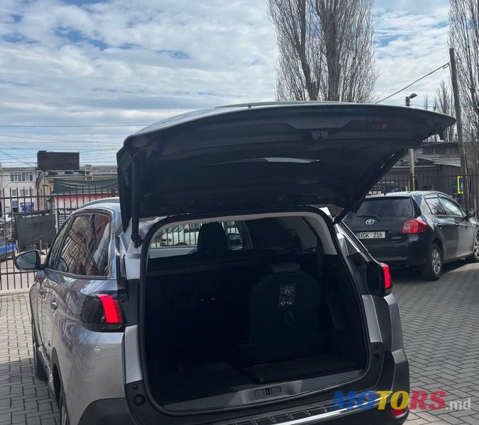 2019' Peugeot 5008 photo #6