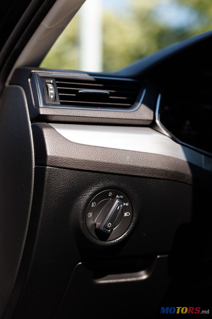 2022' Skoda Superb photo #5