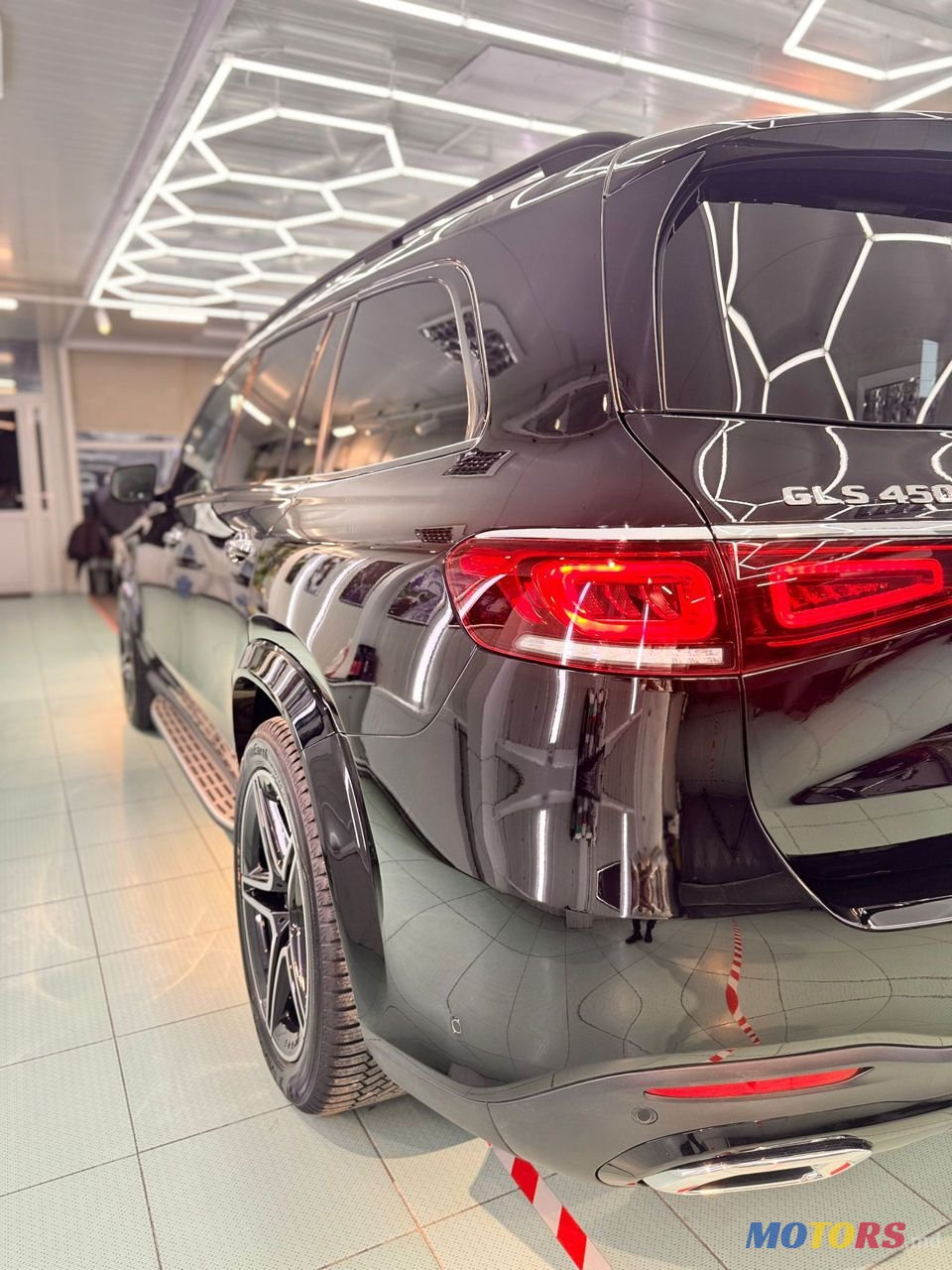 2024' Mercedes-Benz Gls-Class photo #4