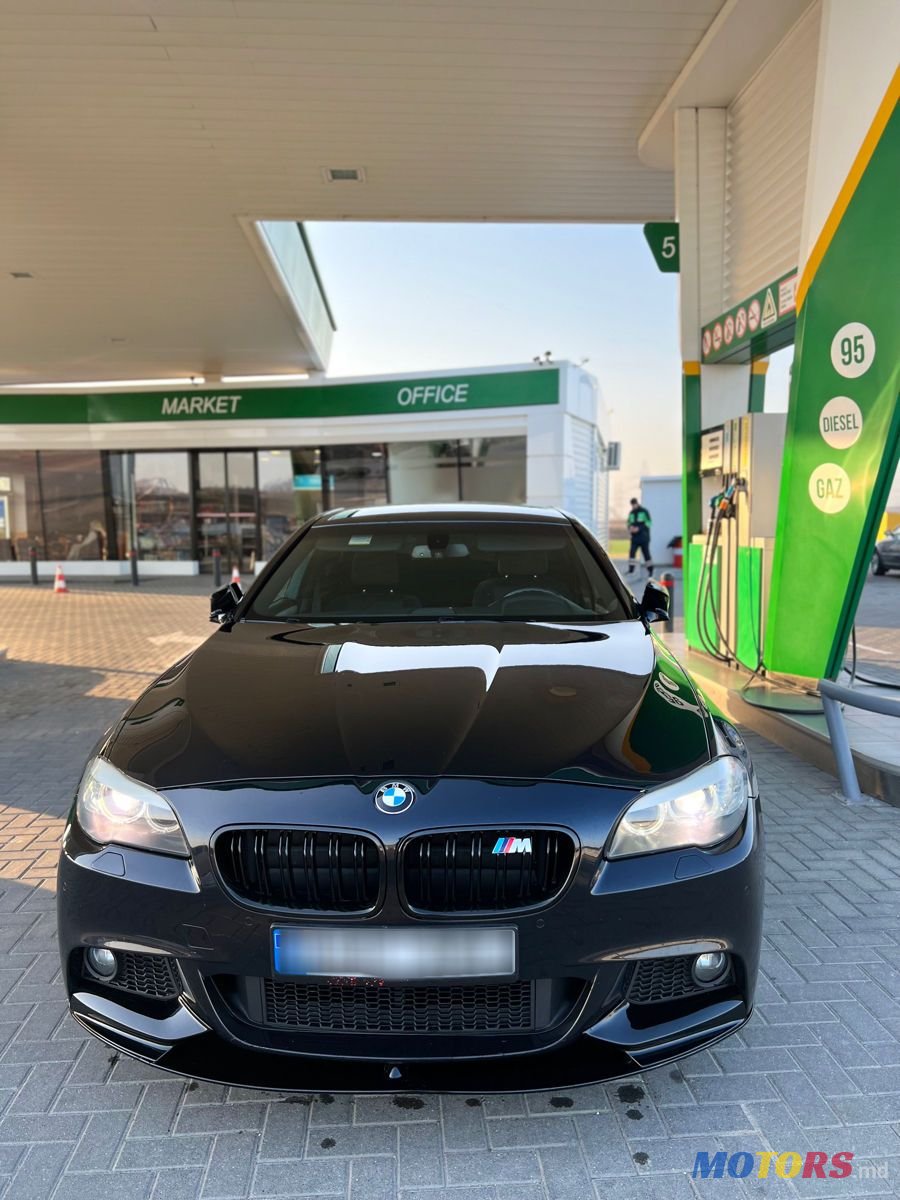 2011' BMW 5 Series photo #1