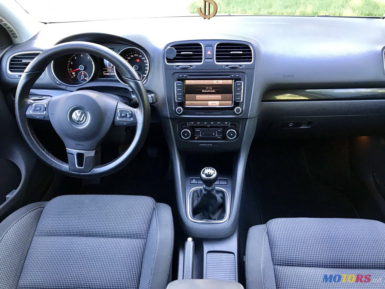 2011' Volkswagen Golf photo #6