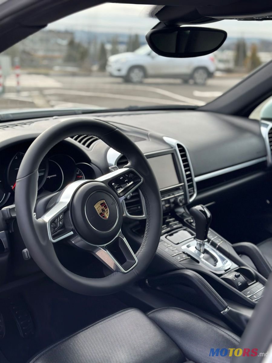 2016' Porsche Cayenne photo #3