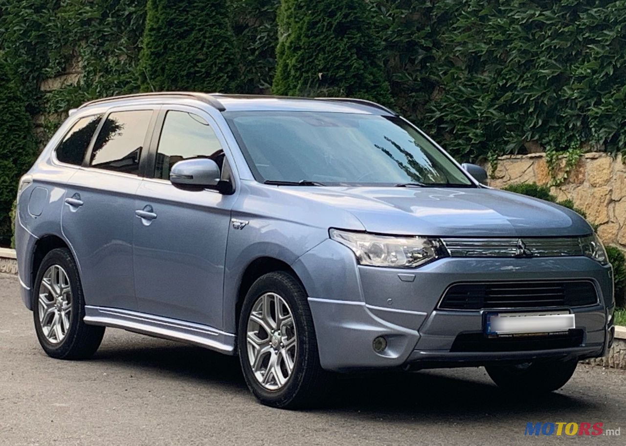 2014' Mitsubishi Outlander photo #1