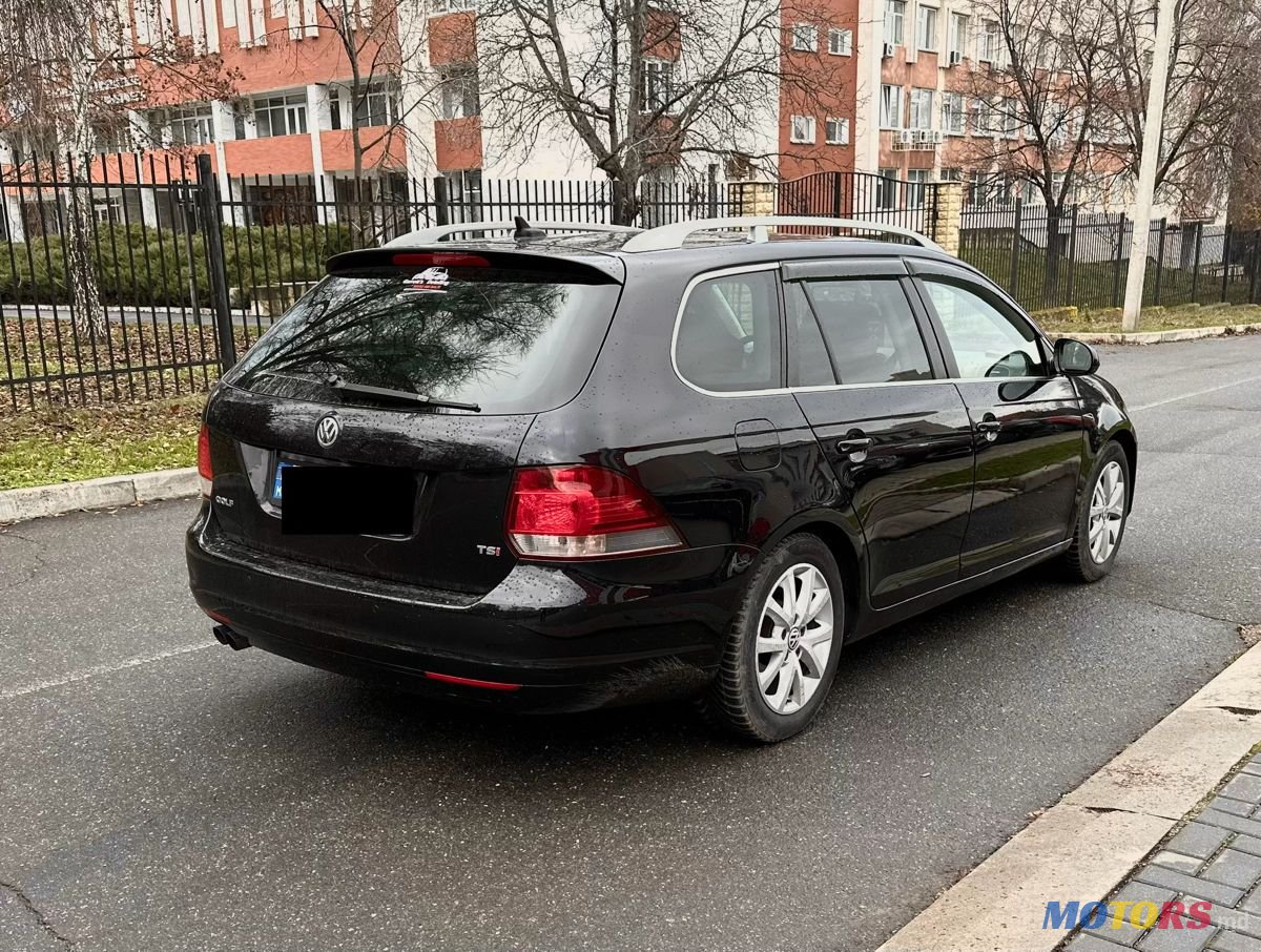 2011' Volkswagen Golf photo #4