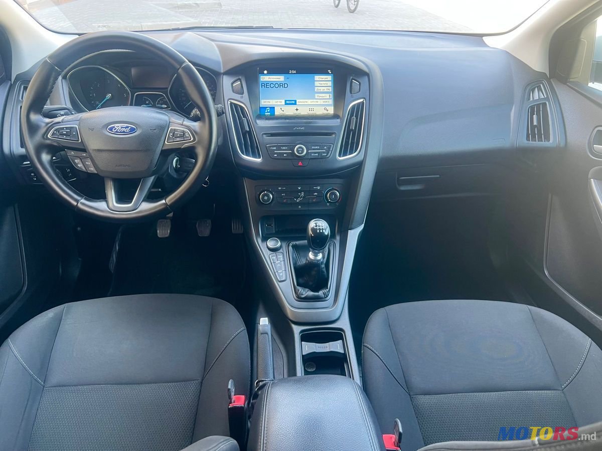 2017' Ford Focus photo #5