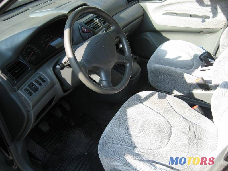 1999' Mitsubishi Space Wagon photo #3