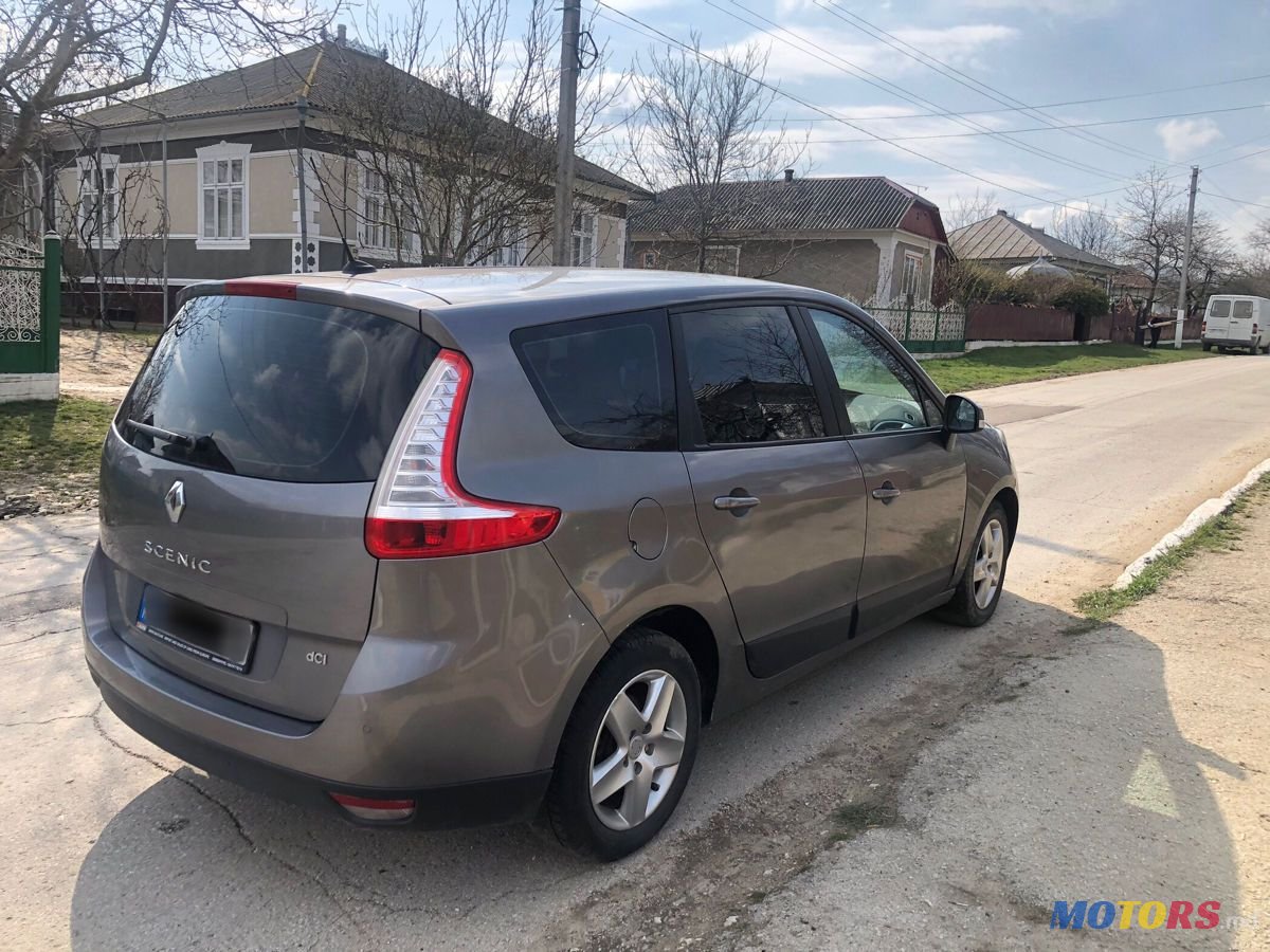 2012' Renault Grand Scenic photo #5