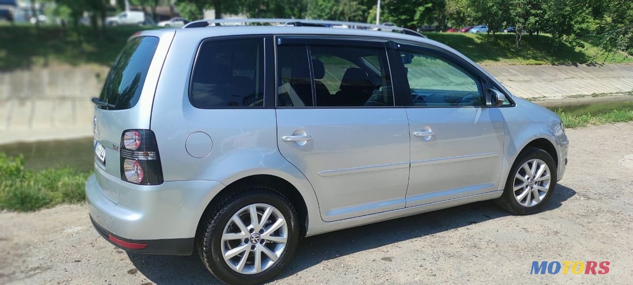 2010' Volkswagen Touran photo #3