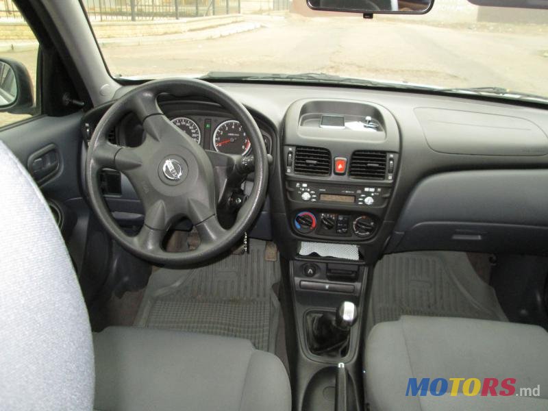 2006' Nissan Almera photo #5