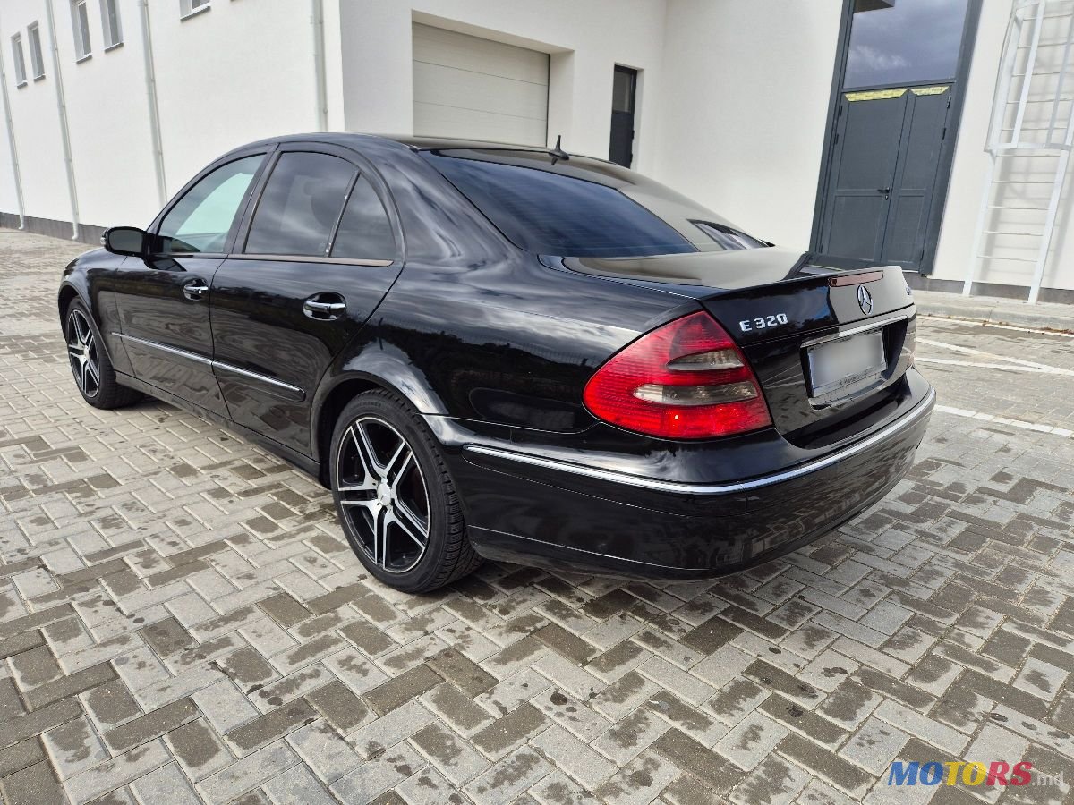 2005' Mercedes-Benz E-Class photo #5