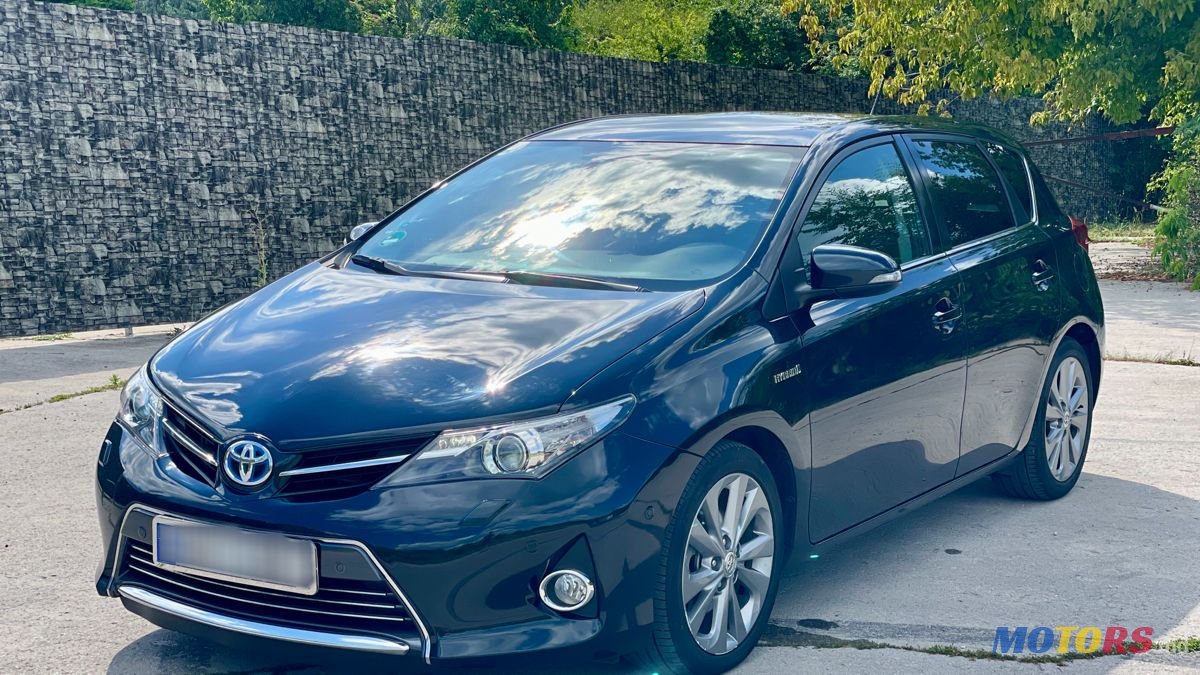 2013' Toyota Auris photo #6