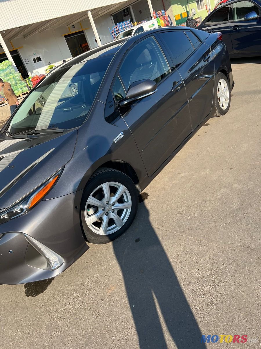 2019' Toyota Prius photo #2