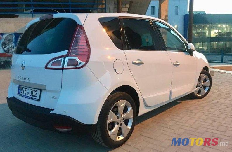 2011' Renault Scenic photo #2