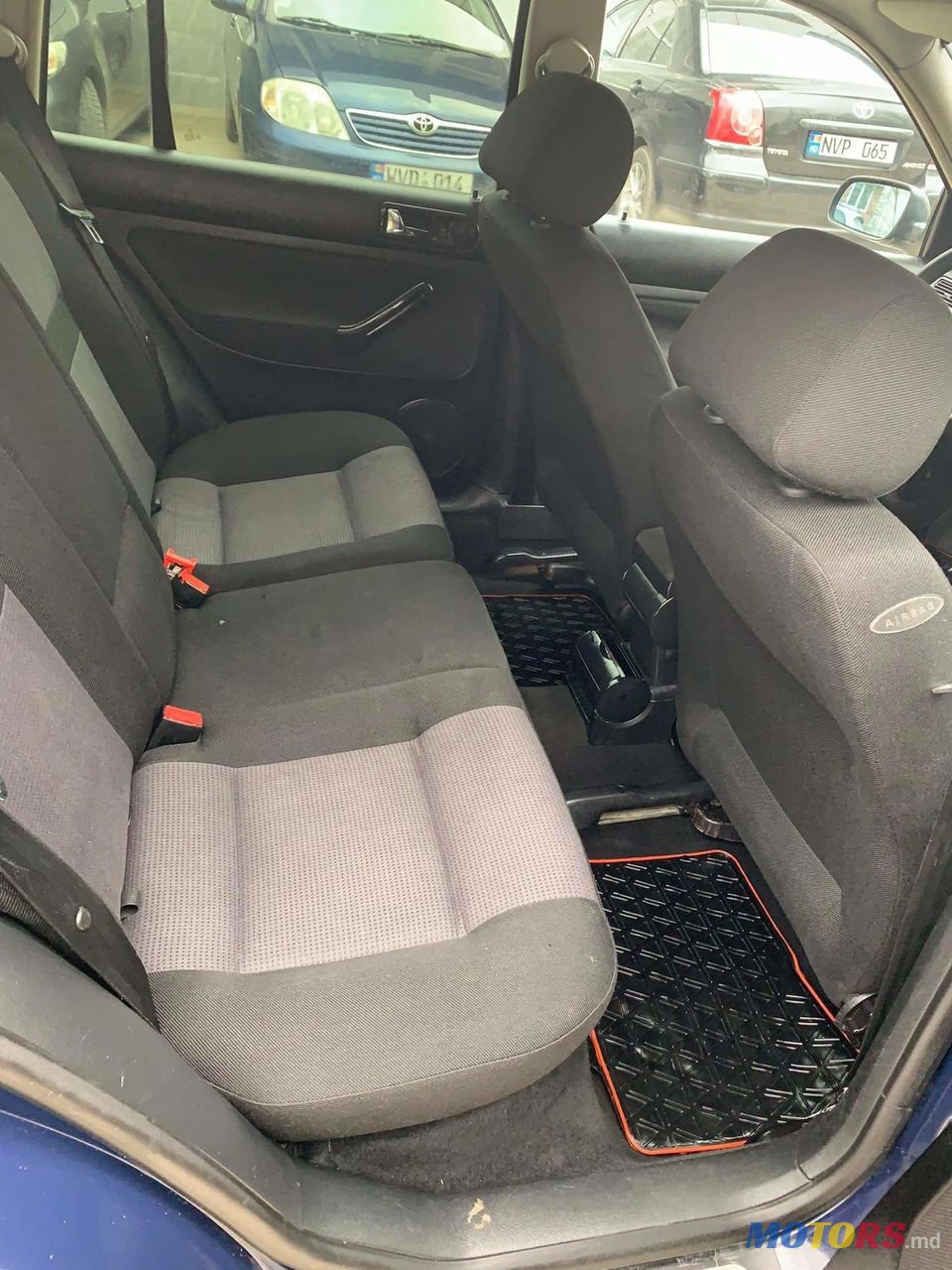 2001' Volkswagen Golf photo #3