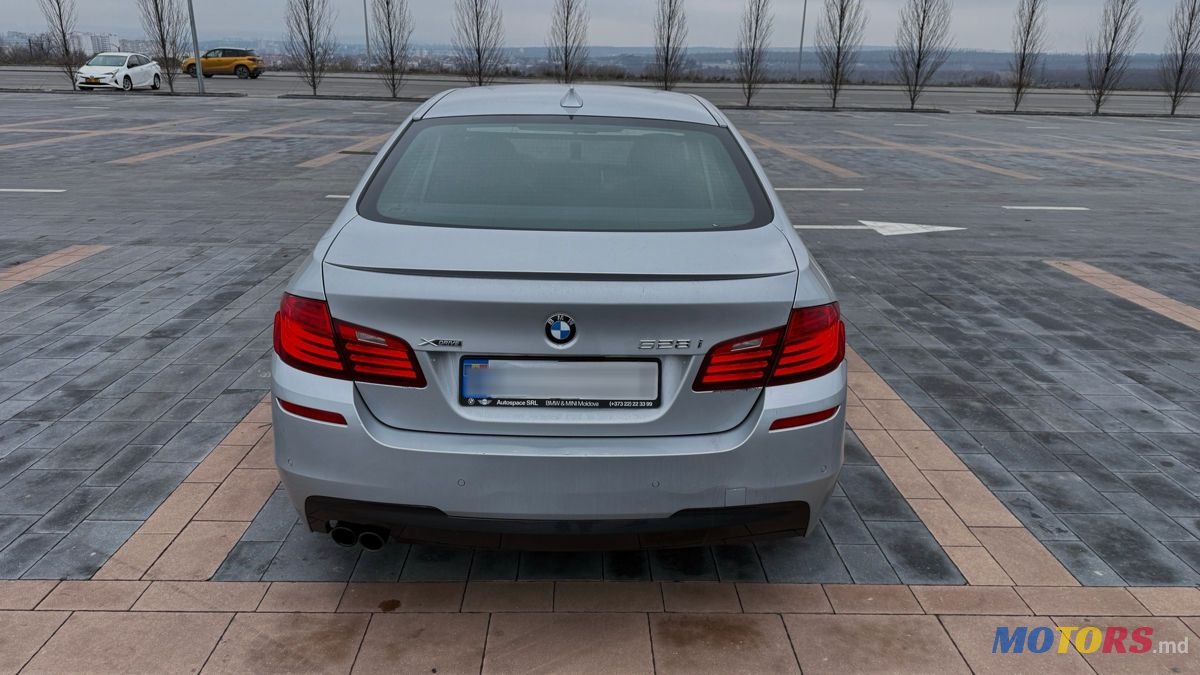 2013' BMW 5 Series photo #6