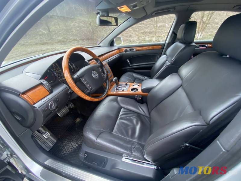 2007' Volkswagen Phaeton photo #5