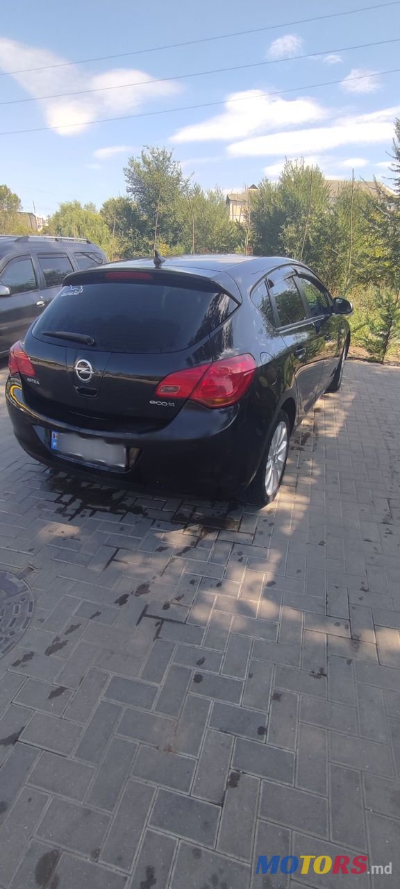 2011' Opel Astra photo #3
