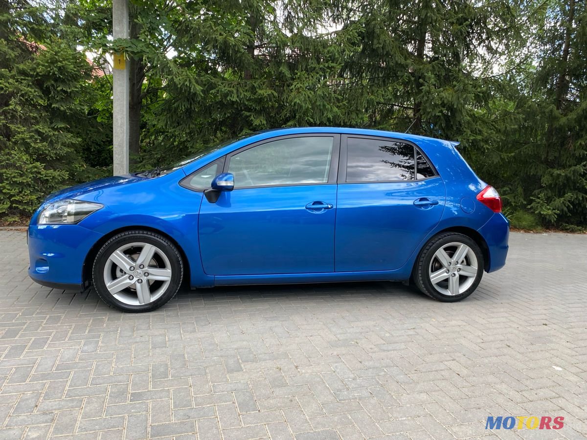2010' Toyota Auris photo #2