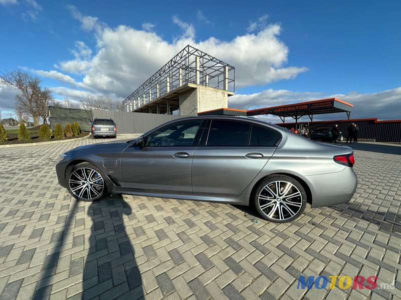 2021' BMW 5 Series photo #4