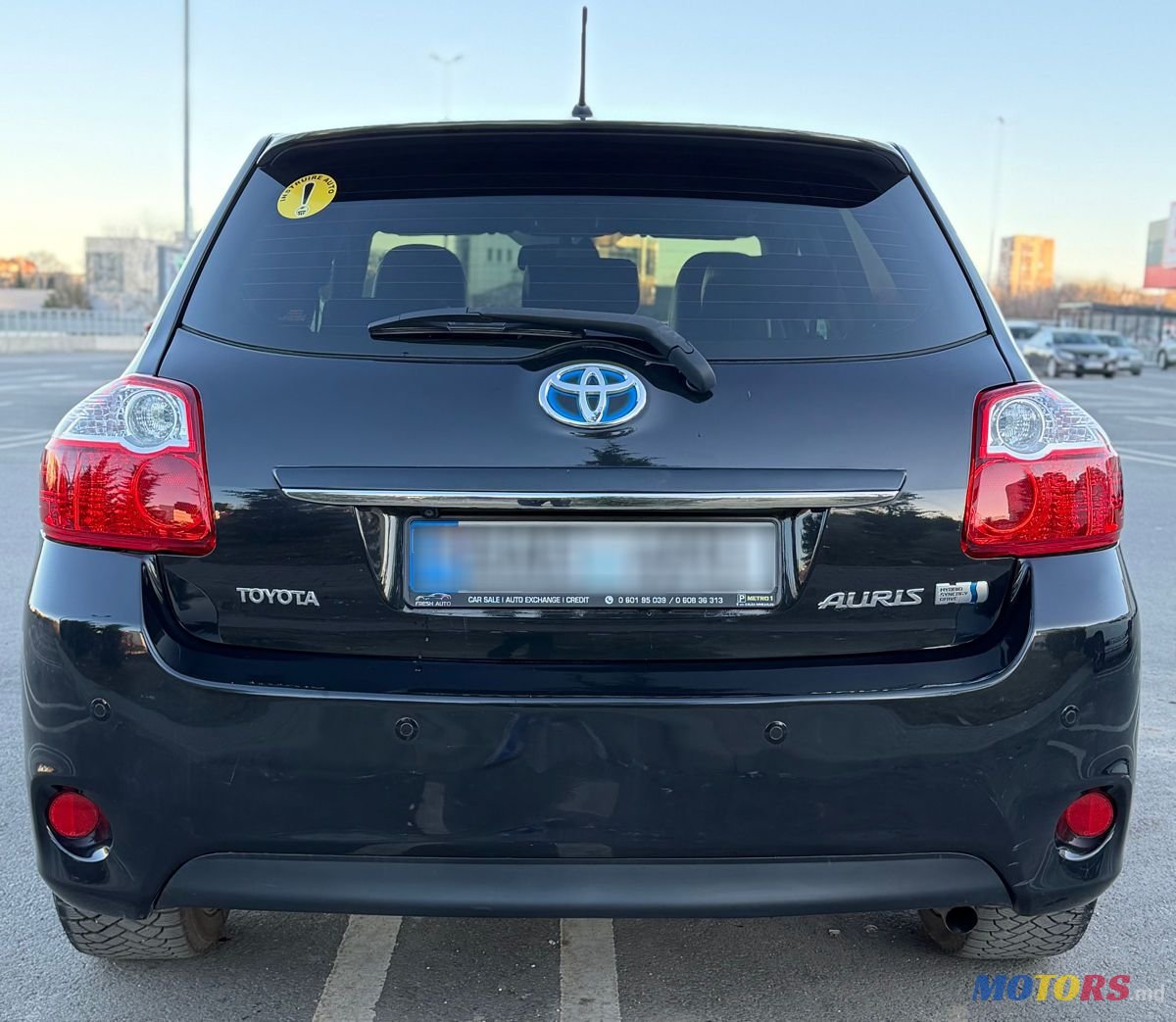 2011' Toyota Auris photo #2