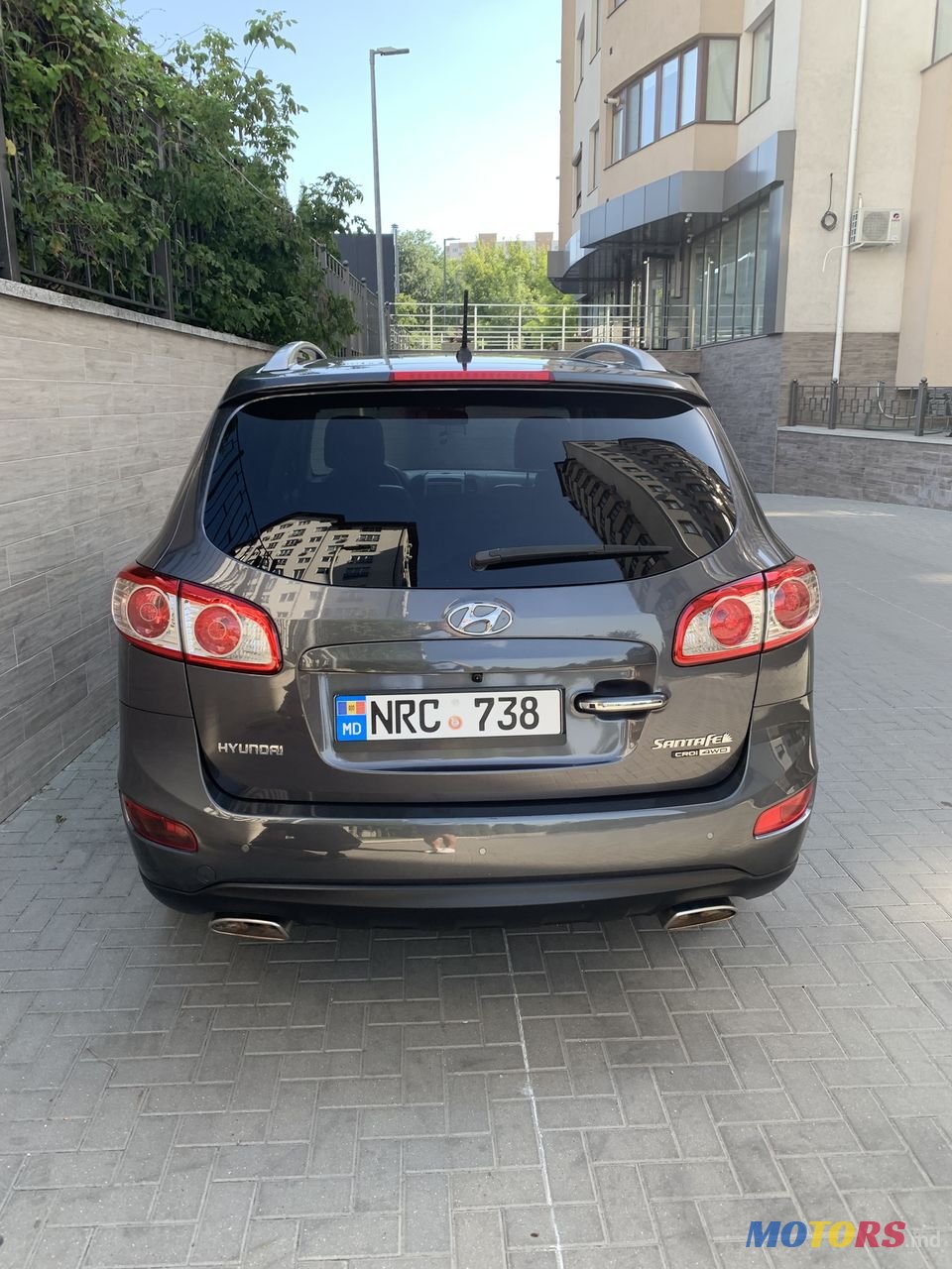 2011' Hyundai Santa Fe photo #2