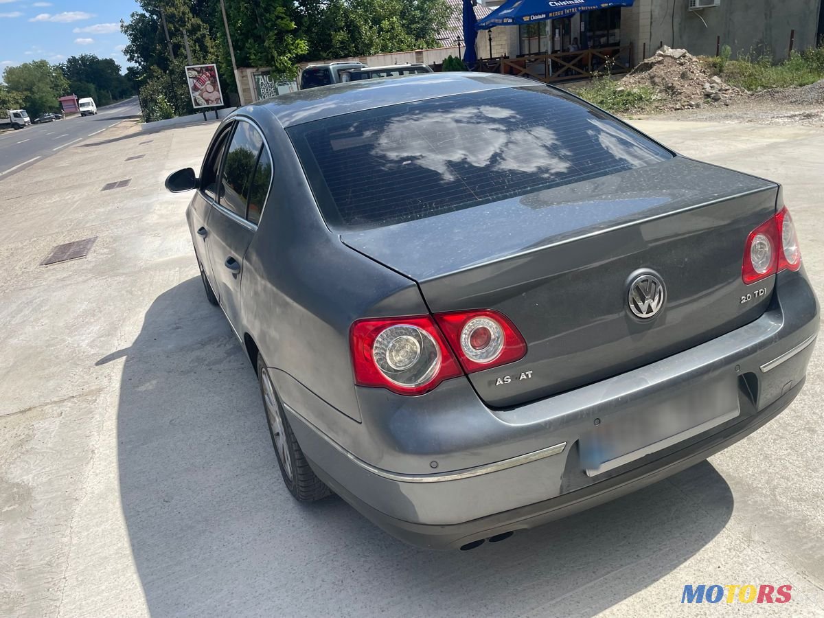 2009' Volkswagen Passat photo #2