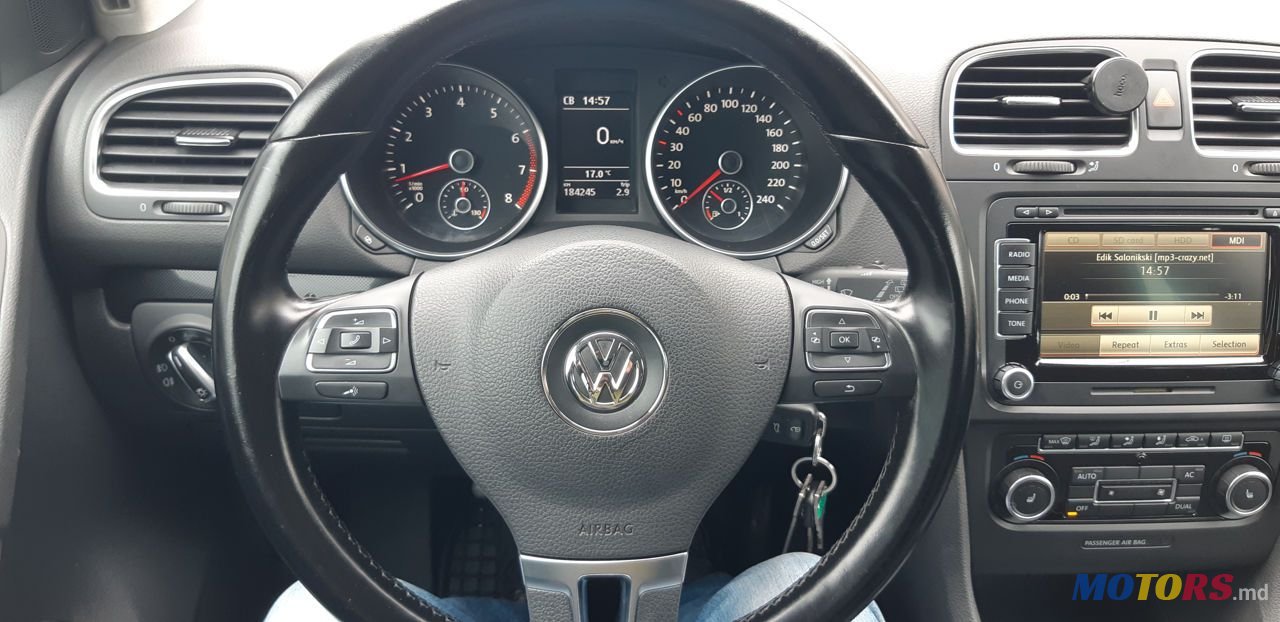 2010' Volkswagen Golf photo #3