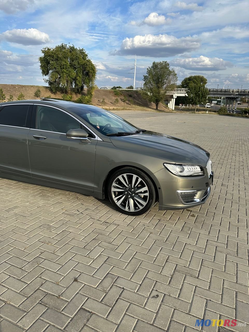 2017' Lincoln MKZ photo #5