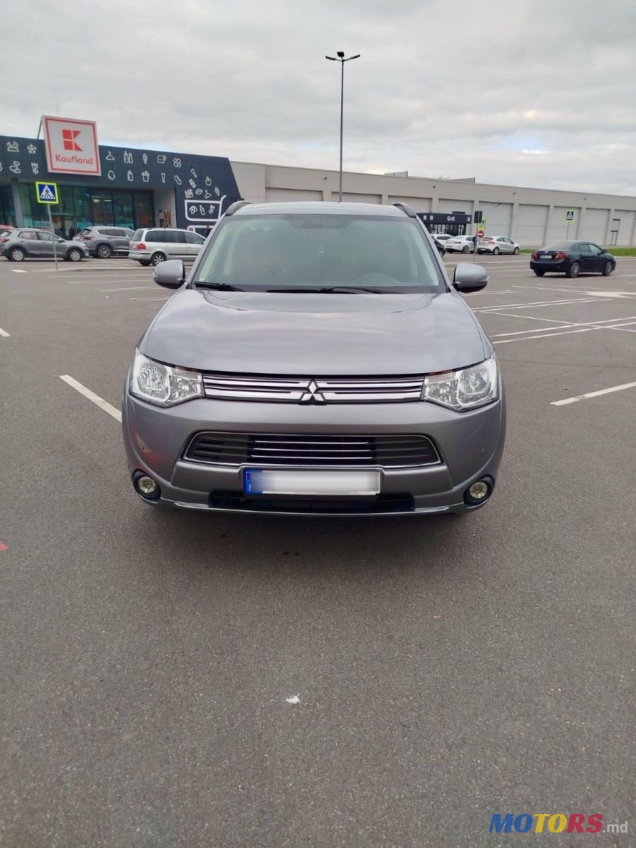 2014' Mitsubishi Outlander photo #1