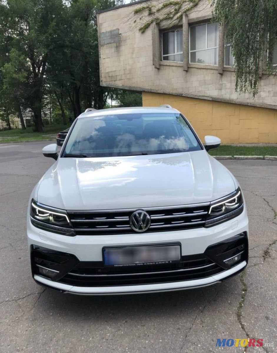 2019' Volkswagen Tiguan photo #1