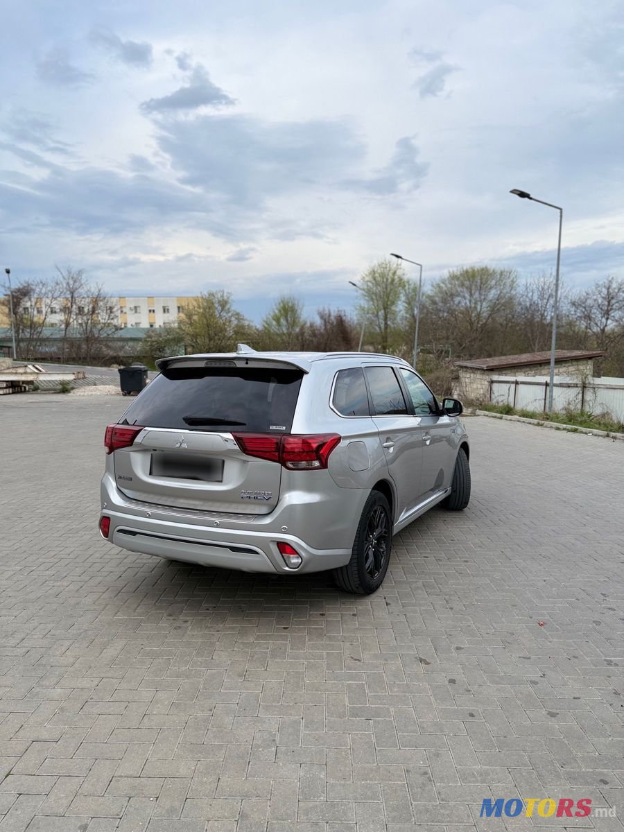 2018' Mitsubishi Outlander photo #4