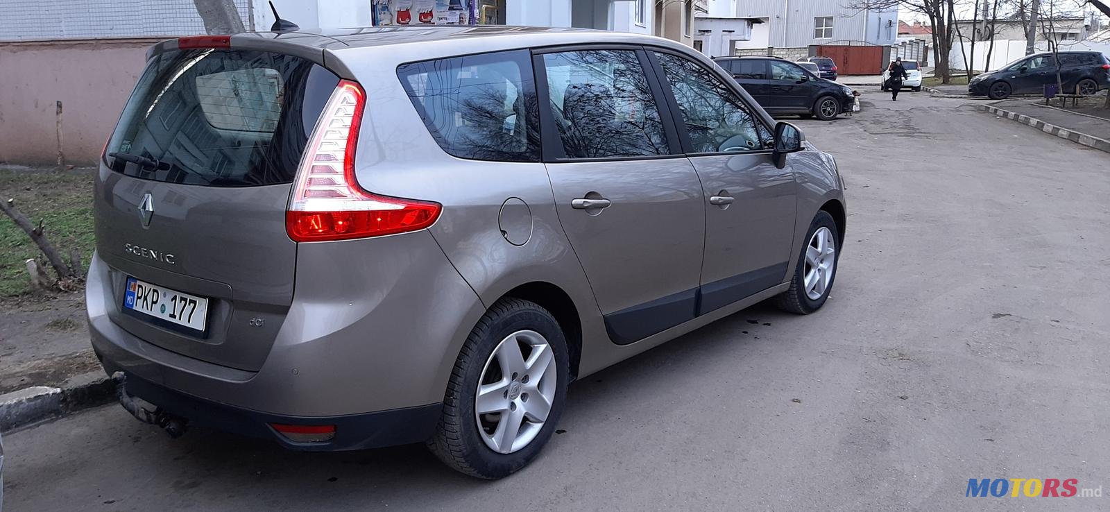 2012' Renault Megane Scenic photo #1