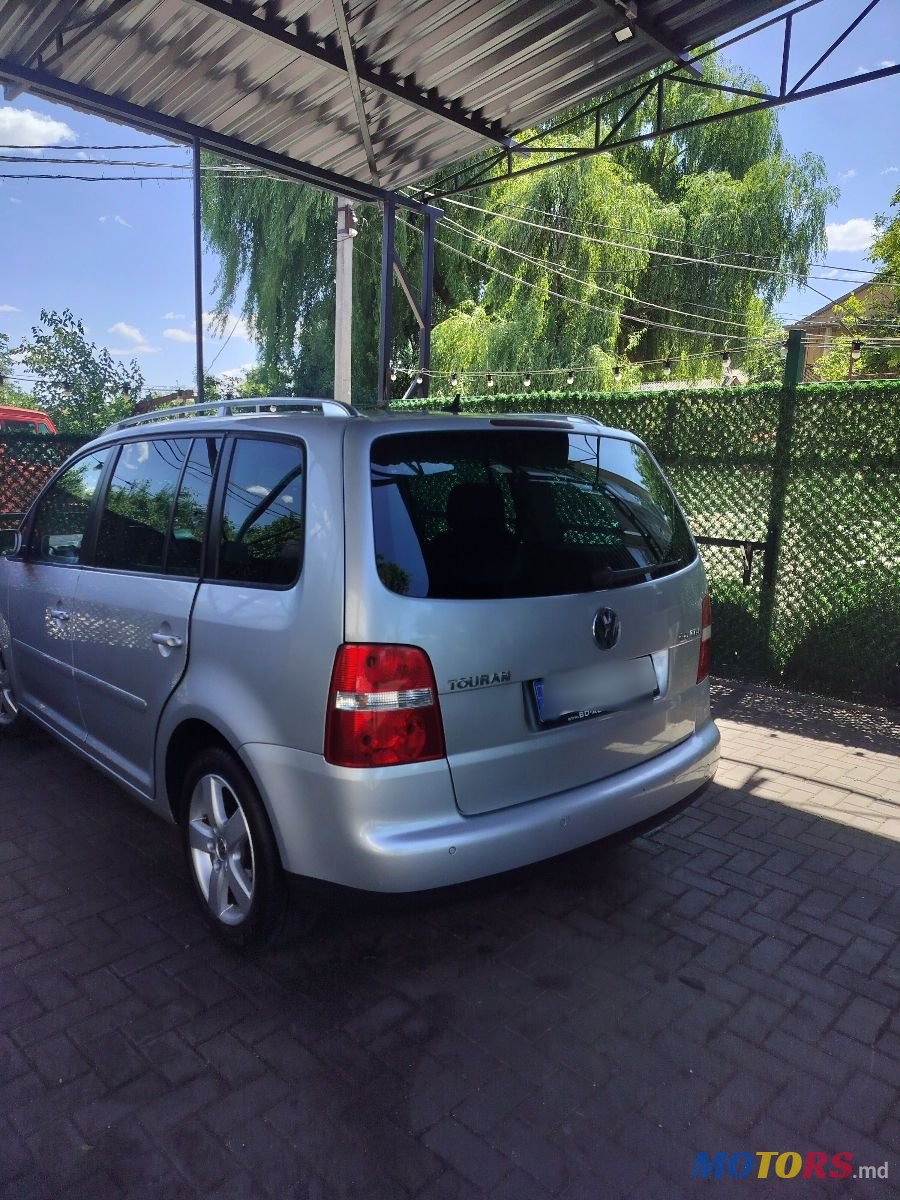 2006' Volkswagen Touran photo #3