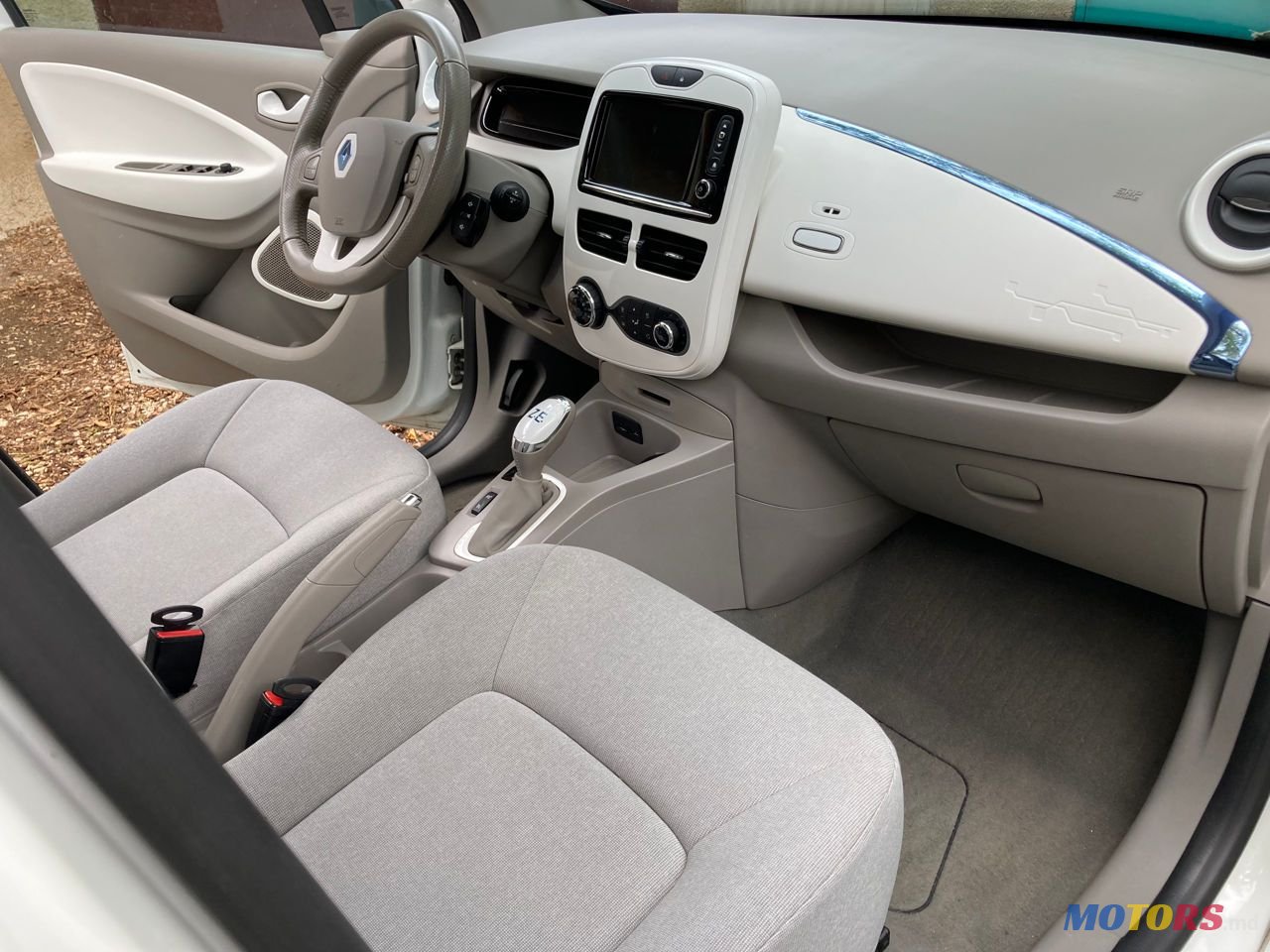 2013' Renault Zoe photo #6