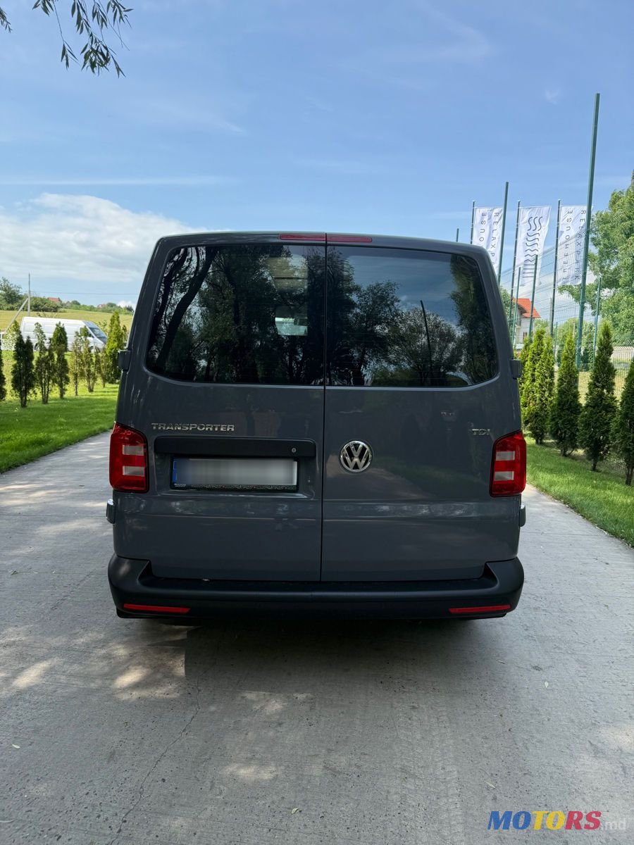 2017' Volkswagen Transporter photo #5