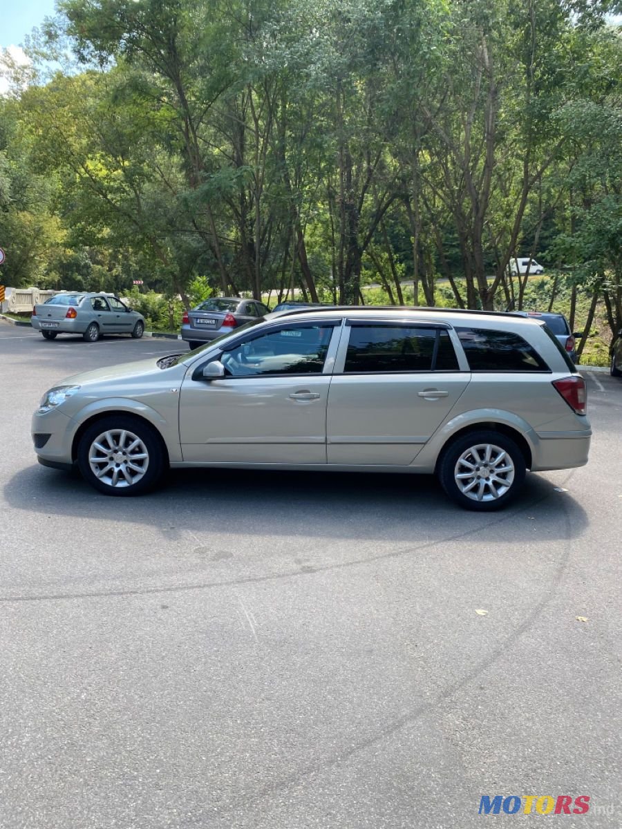 2008' Opel Astra photo #5