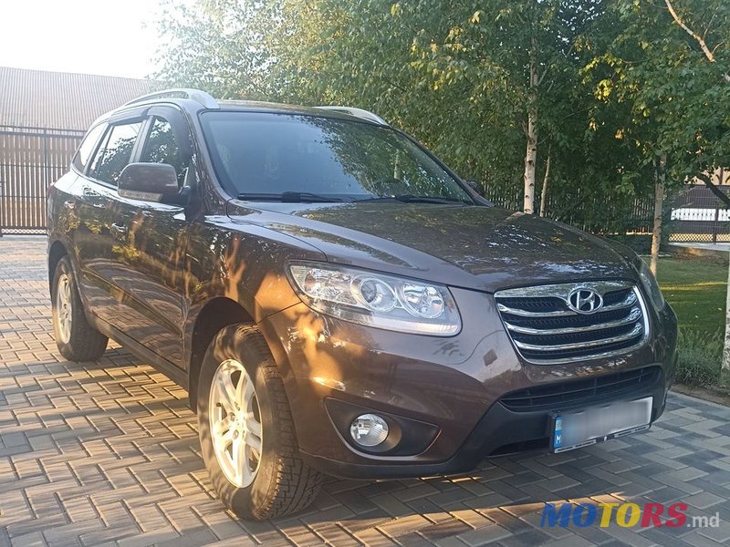 2010' Hyundai Santa Fe photo #2