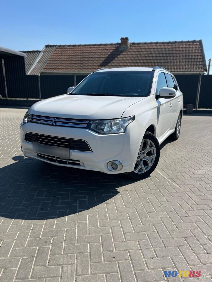 2013' Mitsubishi Outlander photo #1