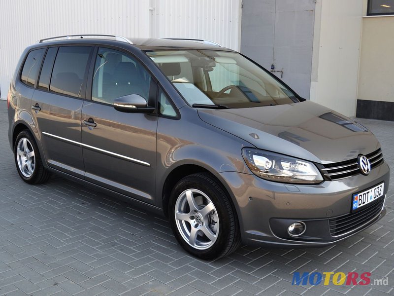 2012' Volkswagen Touran photo #2