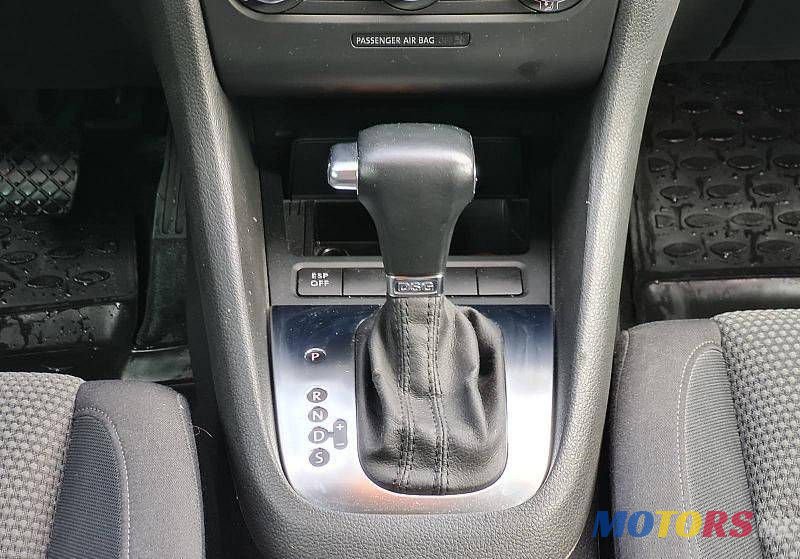 2009' Volkswagen Golf photo #5