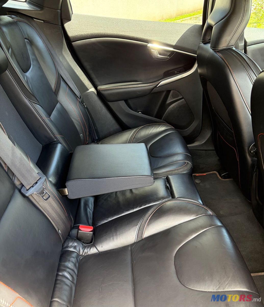 2015' Volvo V40 photo #6