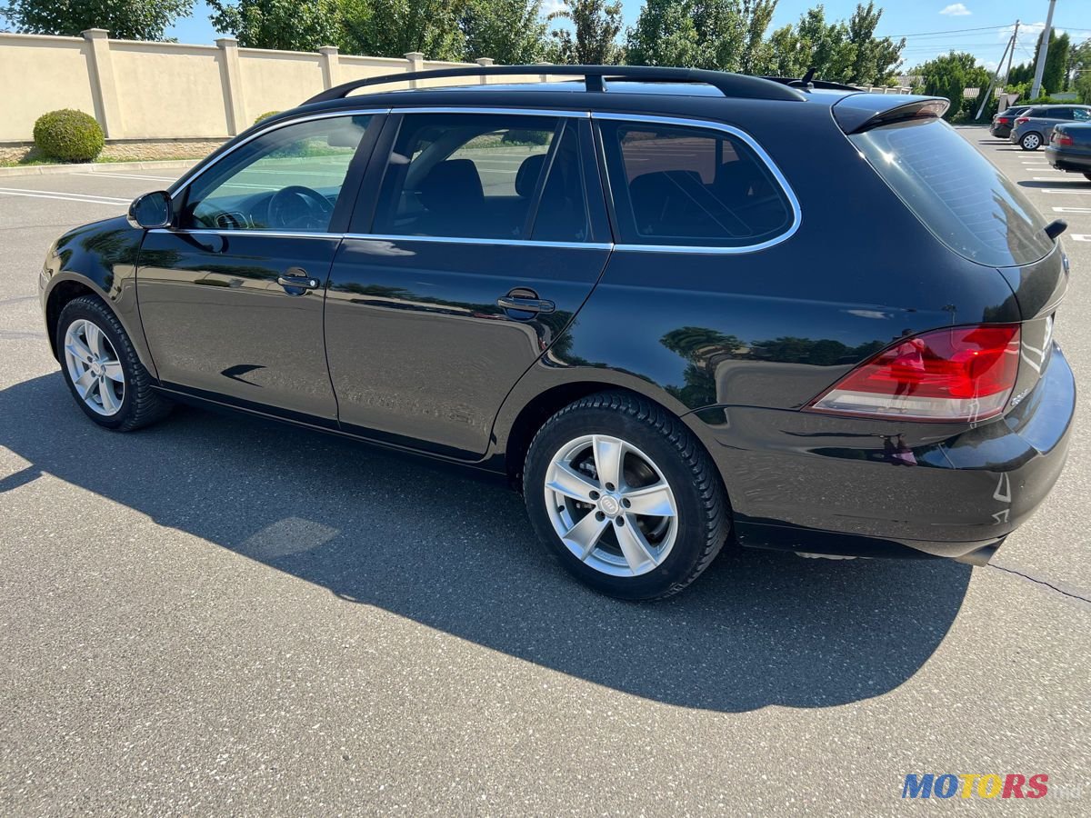 2010' Volkswagen Golf photo #2