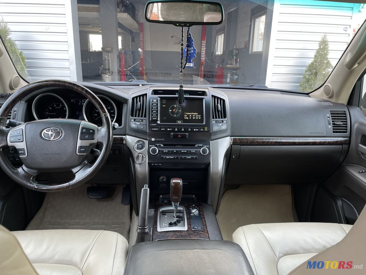 2009' Toyota Land Cruiser photo #2