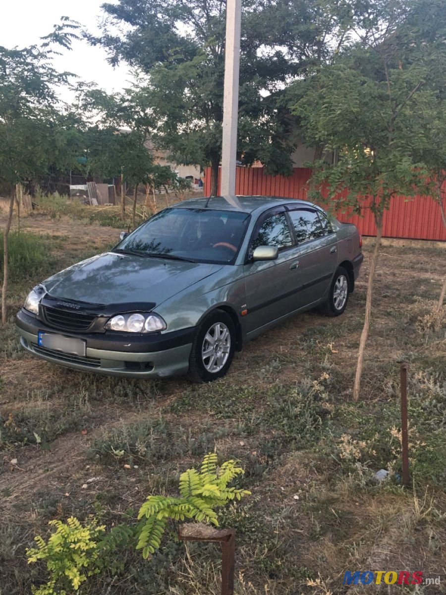 2001' Toyota Avensis photo #5