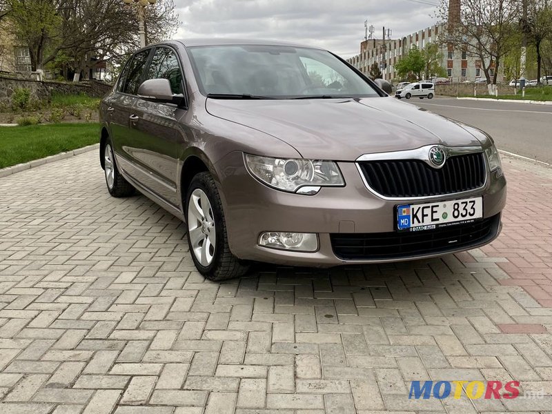 2011' Skoda Superb photo #5