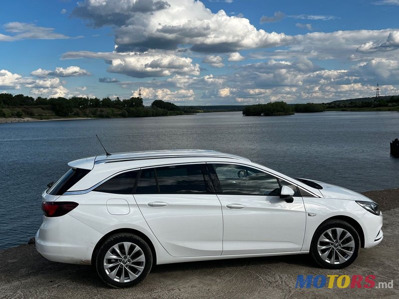 2018' Opel Astra photo #3